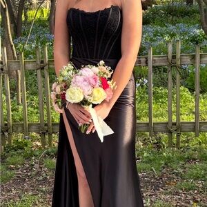 Elegant Black Strapless Evening Dress